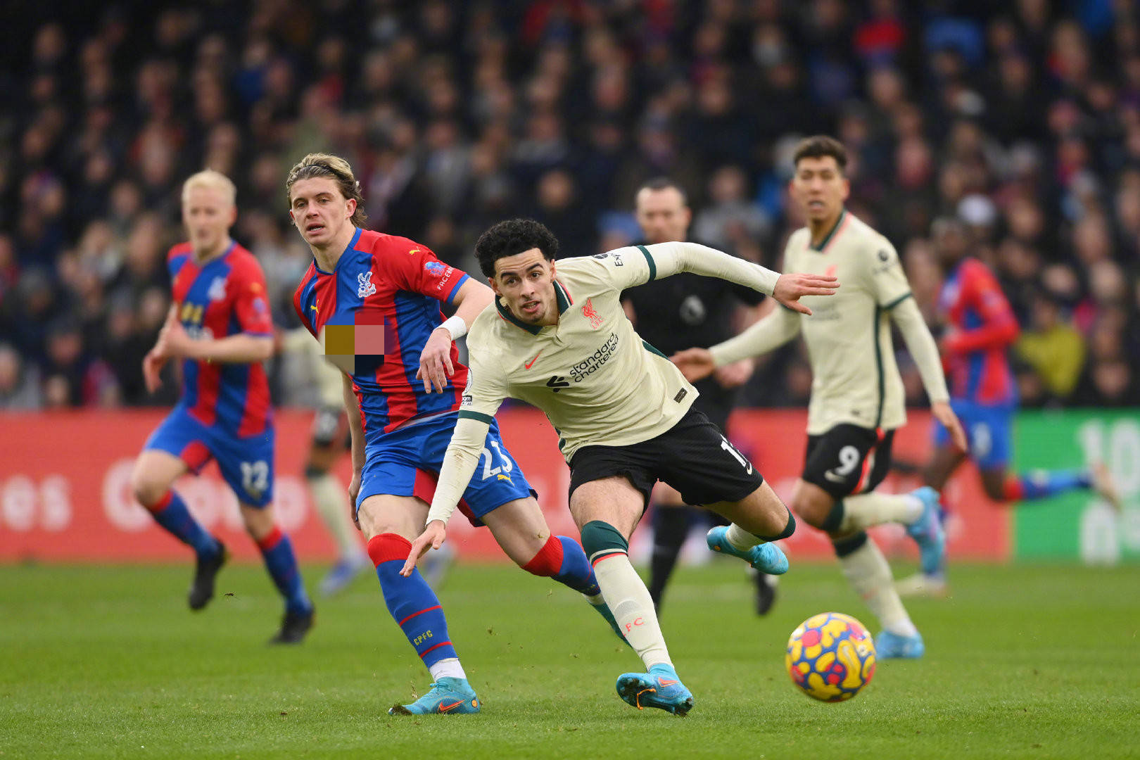 甲球队的近 甲球队的近